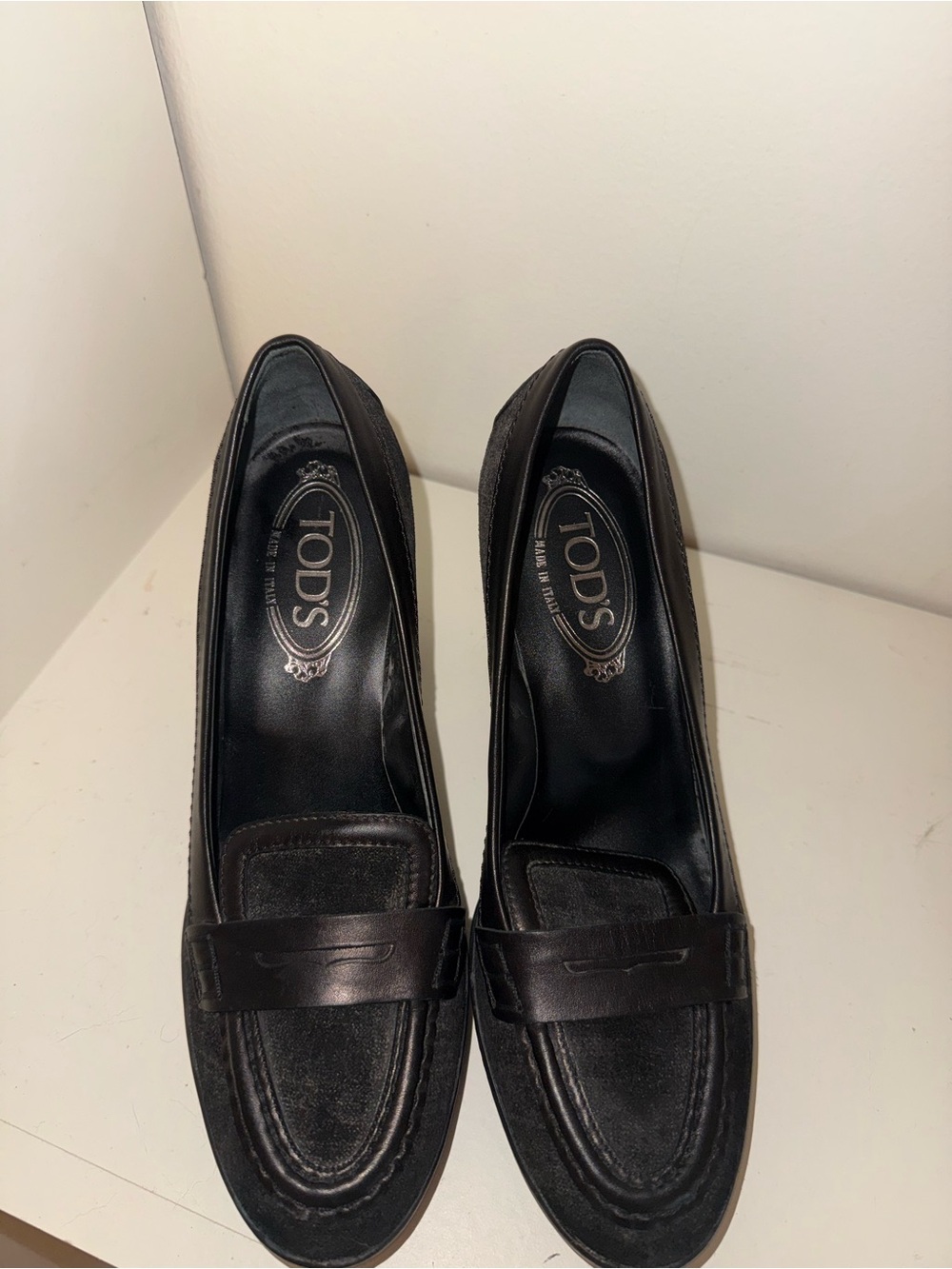 TOD'S Women's Black Leather Penny Loafers